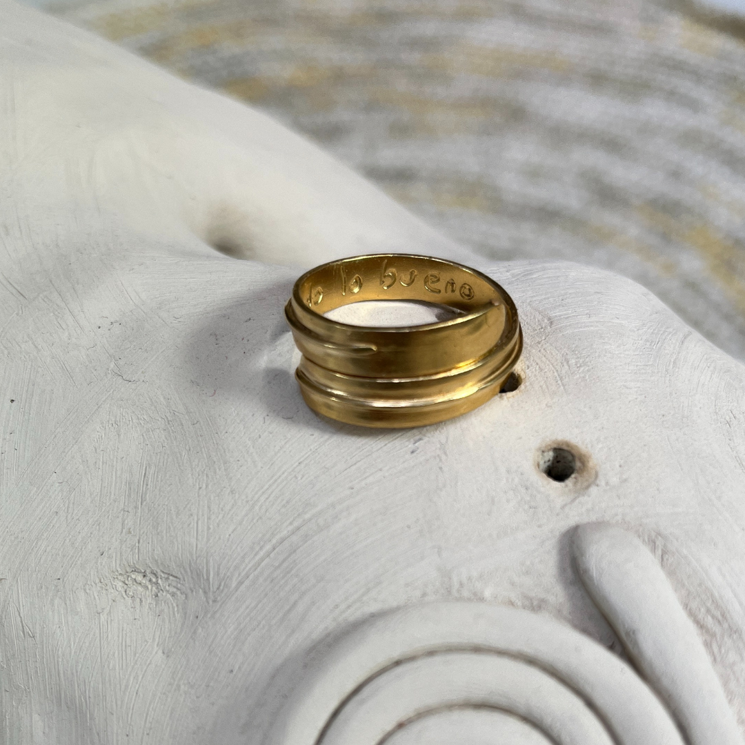 Anillo merecedora bañado en oro