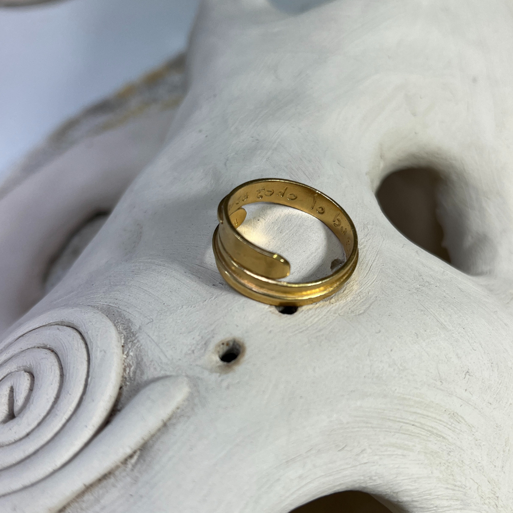 Anillo merecedora bañado en oro