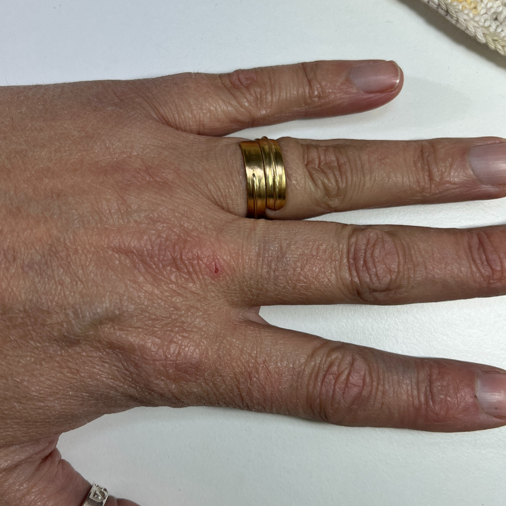 Anillo merecedora bañado en oro