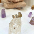 Anillo ajustable Durga de plata de ley con piedra luna ovalada y mantra Om Dum Durgayei Namaha grabado en el interior