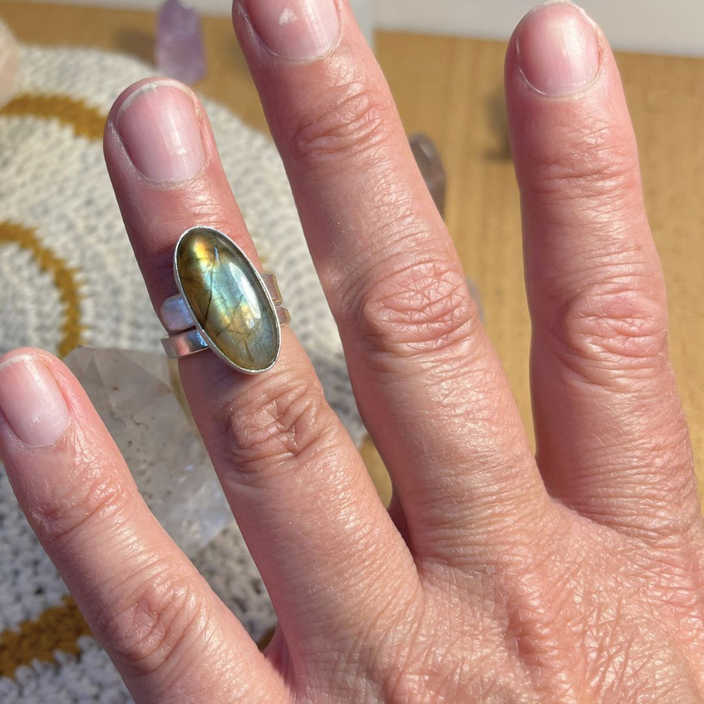 Anillo Durga ajustable · Labradorita y Plata
