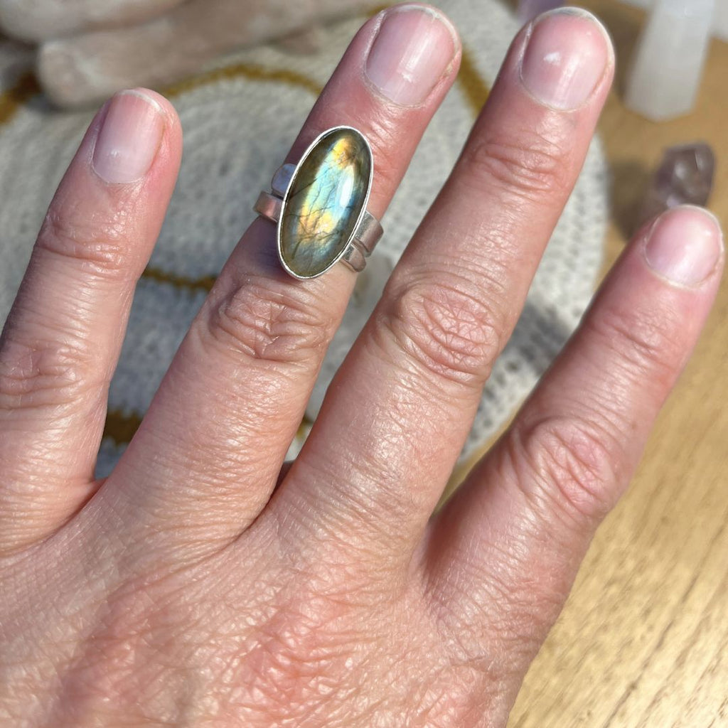 Anillo Durga ajustable · Labradorita y Plata