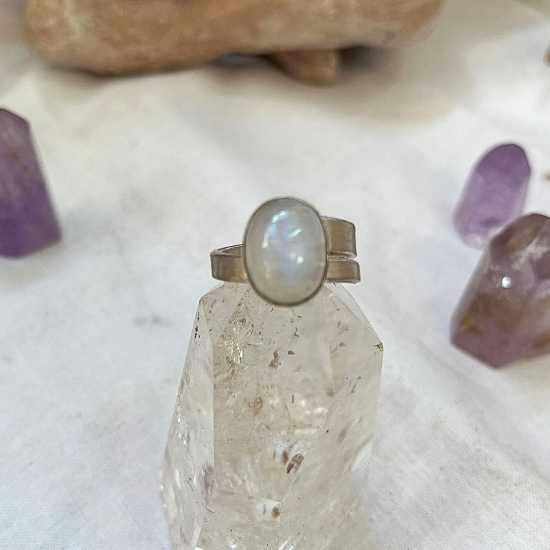 Anillo Durga de piedra luna