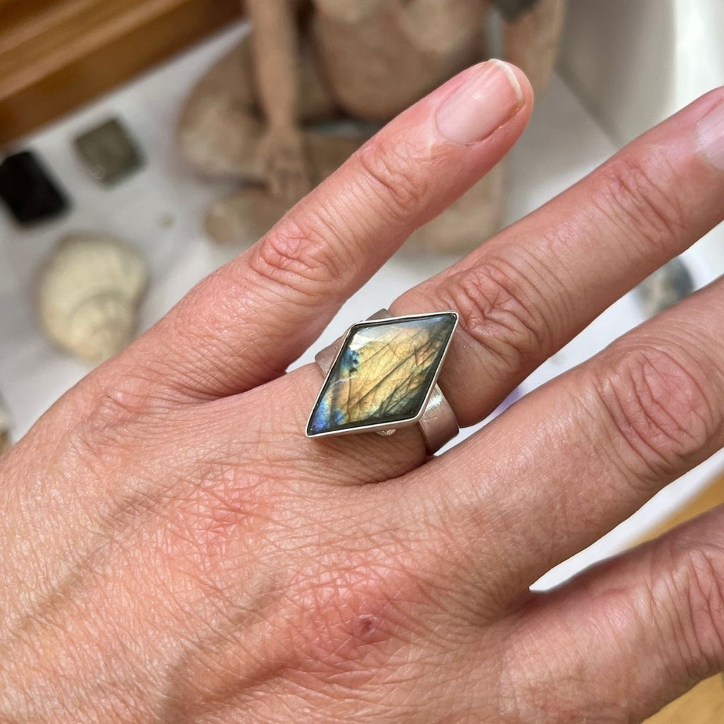 Anillo Tara de labradorita