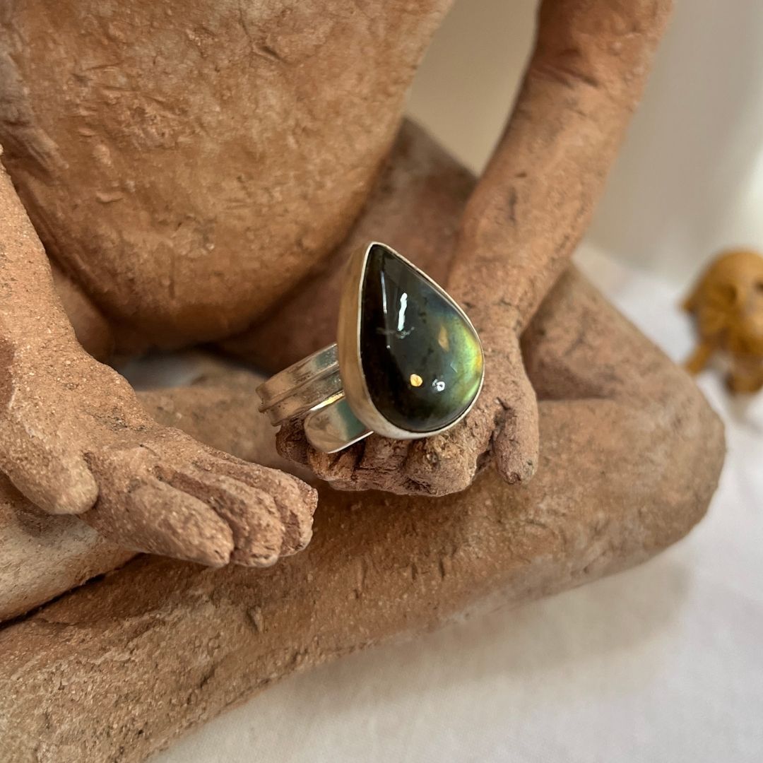 Anillo MERECEDORA de labradorita