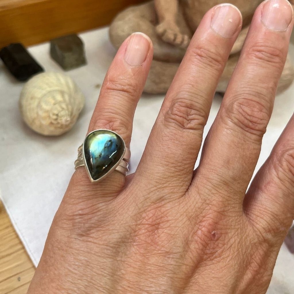 Anillo MERECEDORA de labradorita