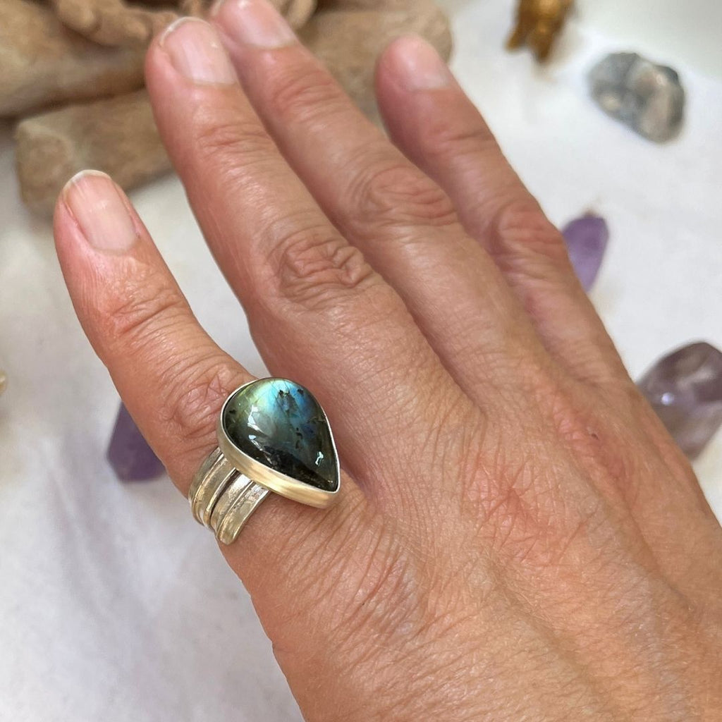 Anillo MERECEDORA de labradorita