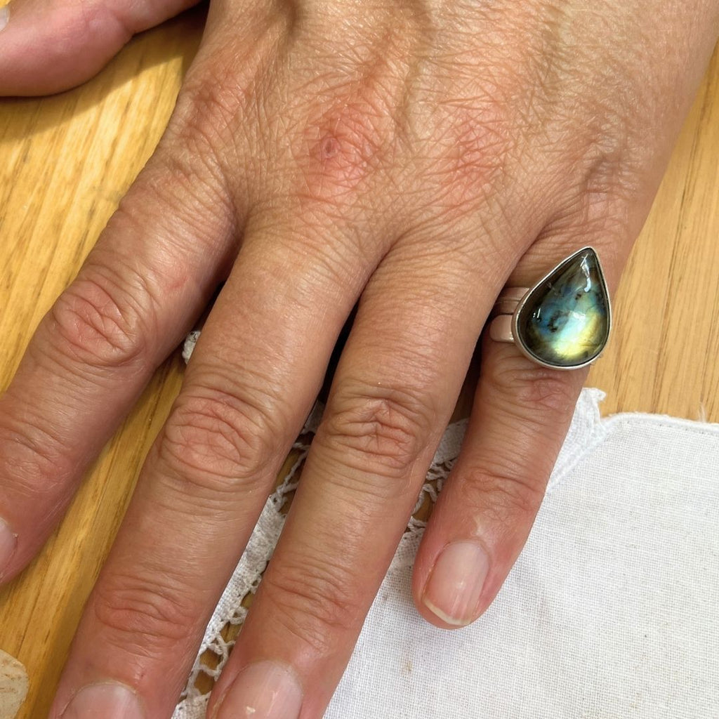 Anillo MERECEDORA de labradorita