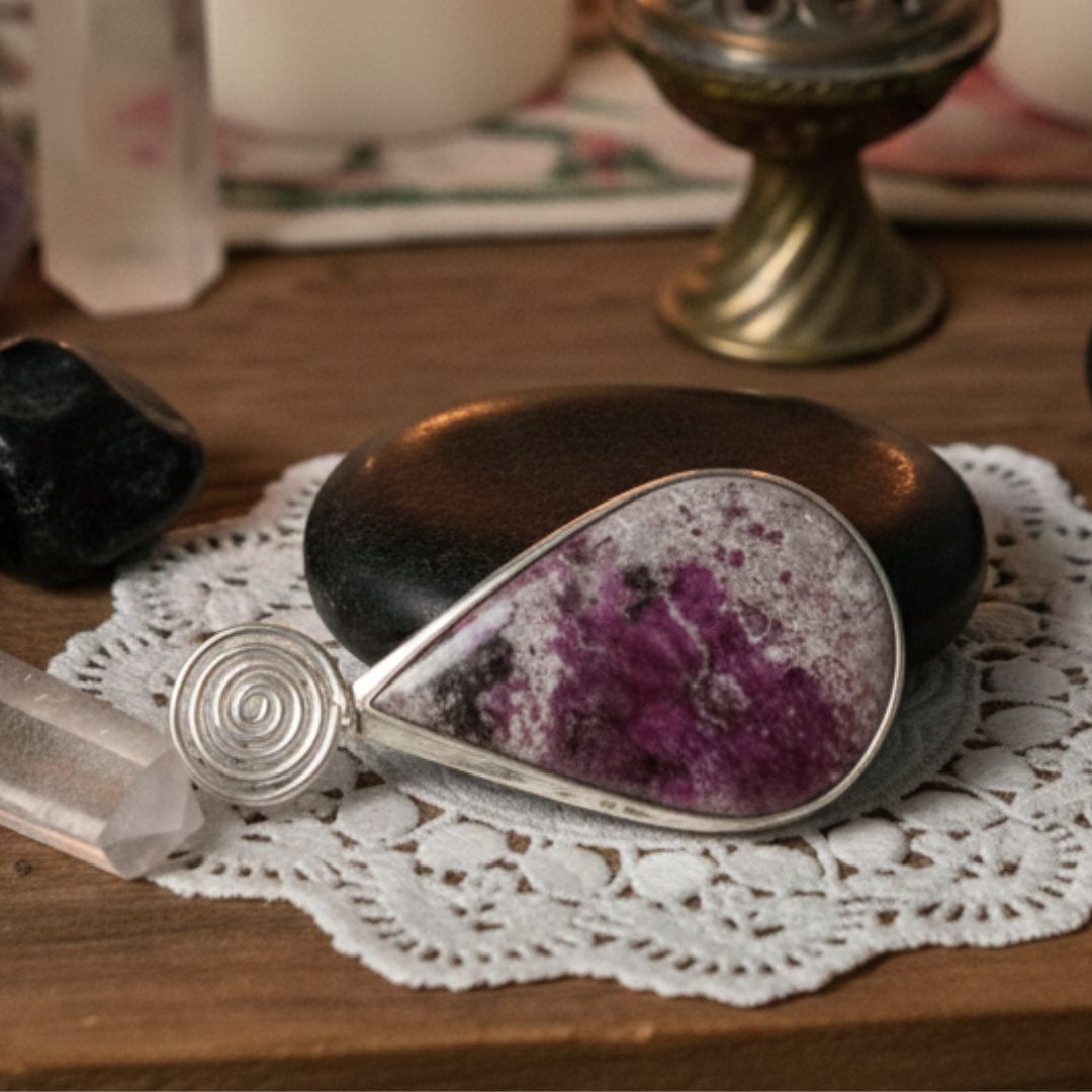 COLGANTE HESTIA · Cobaltocalcita y Plata de Ley