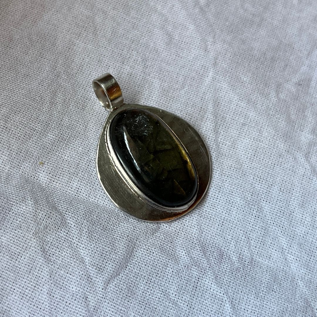 Colgante Tara de plata con labradorita dorada