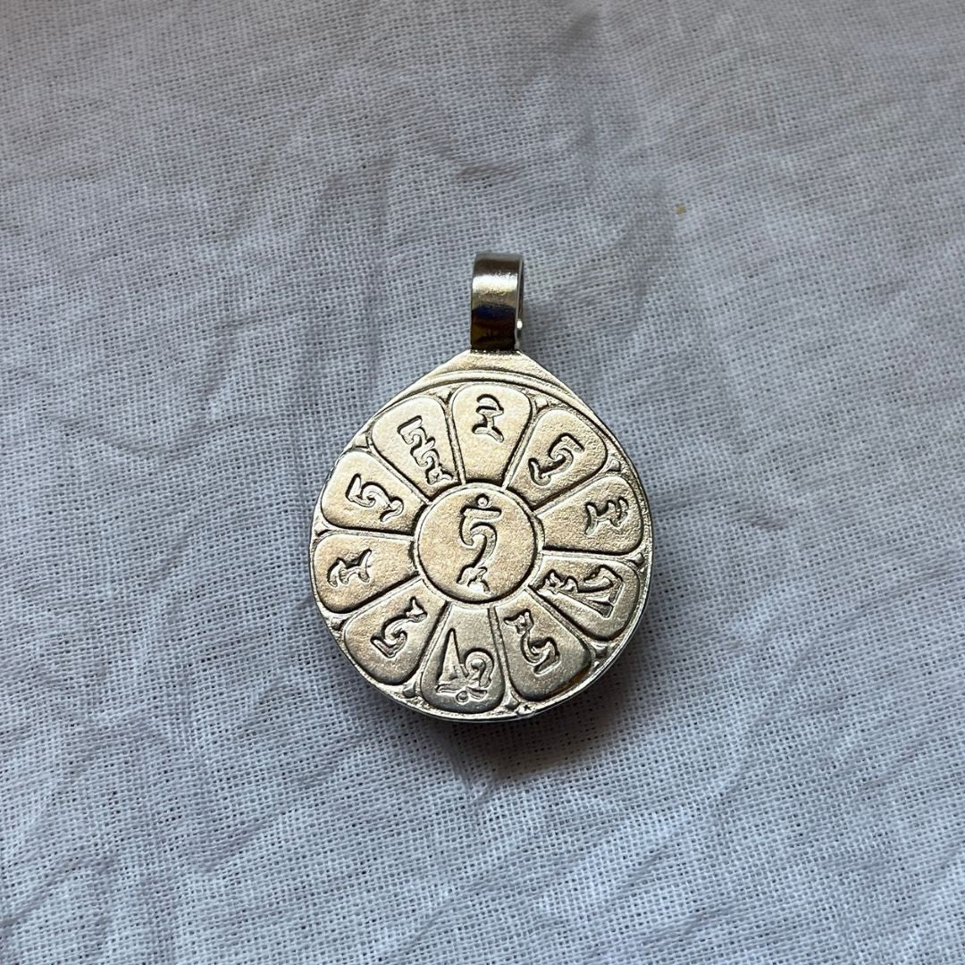 Colgante Tara de plata con labradorita dorada