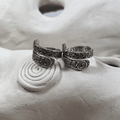 Pack regalo con dos anillos ajustables Completa y Libre de plata de ley con espiral levógira y frase interior Yo Soy Una Mujer Completa Y Libre